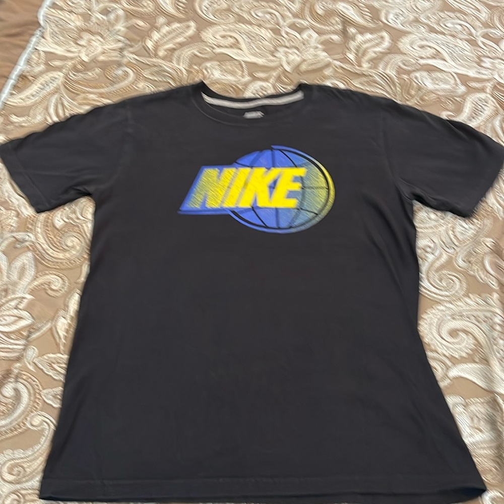 Nike Regular Fit Small